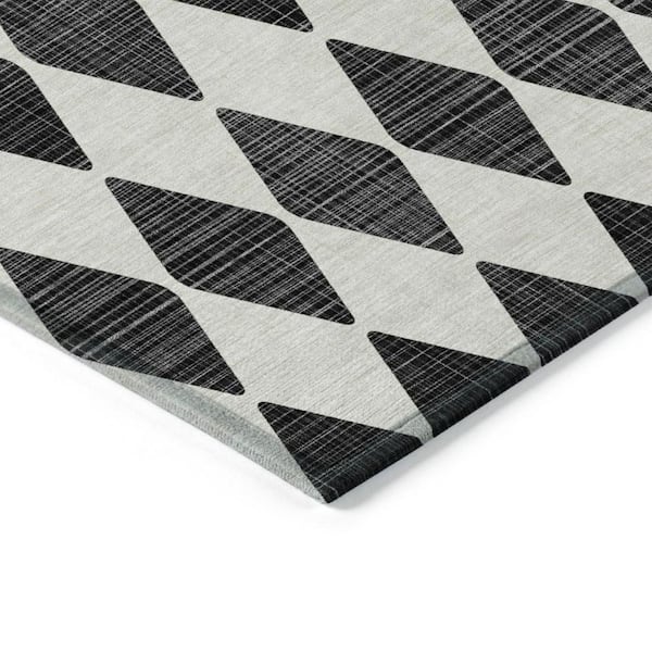 Black 3 ft. x 5 ft. Woven Geometric Polyester Rectangle Indoor / Outdoor Area Rug