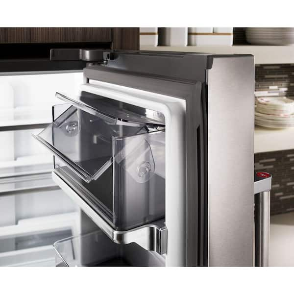 https://images.thdstatic.com/productImages/6e497116-b527-4148-b383-a9ca05ce9dc6/svn/black-stainless-with-printshield-finish-kitchenaid-french-door-refrigerators-krfc704fbs-44_600.jpg