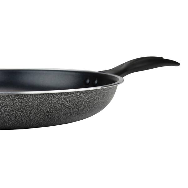 Brentwood 2-Piece Black Nonstick Aluminum Frying Pan Set includes