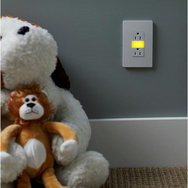 outlet with built in night light