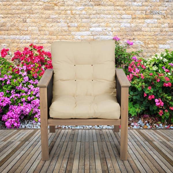 https://images.thdstatic.com/productImages/6e7892ce-5af1-53db-8736-3fa8057e3c84/svn/classic-accessories-outdoor-dining-chair-cushions-62-279-010301-ec-44_1000.jpg