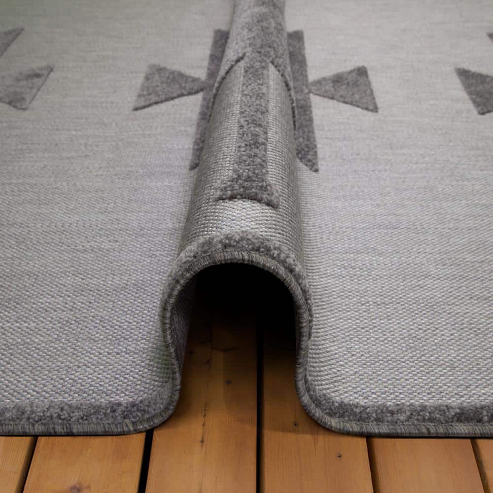 Gray Southwestern Pattern Stain-Resistant Indoor/Outdoor Rug 5'3"x7'