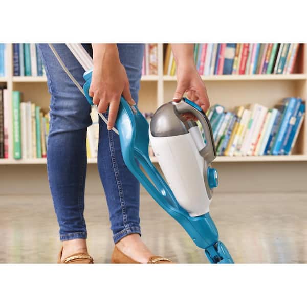 Like New Classic Steam Mop by BLACK+DECKER with 7 wipe clothes