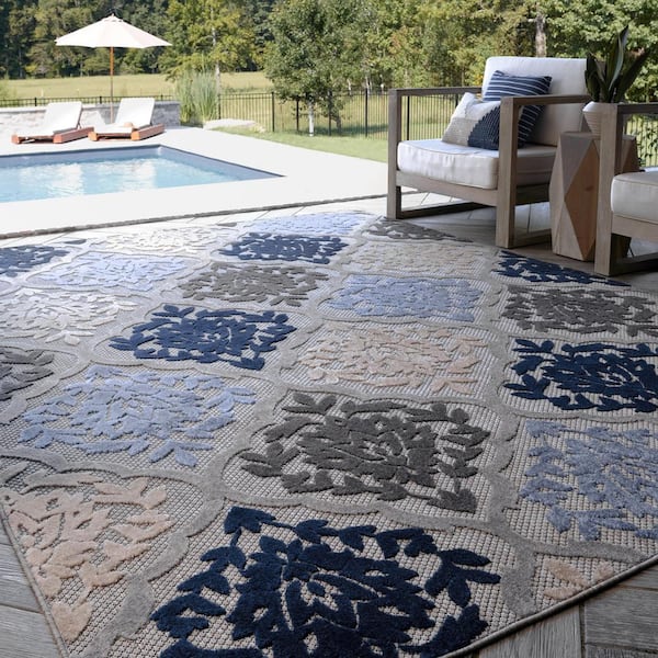 Oasis Medallion Blue 5 ft. x 7 ft. Indoor/Outdoor Area Rug
