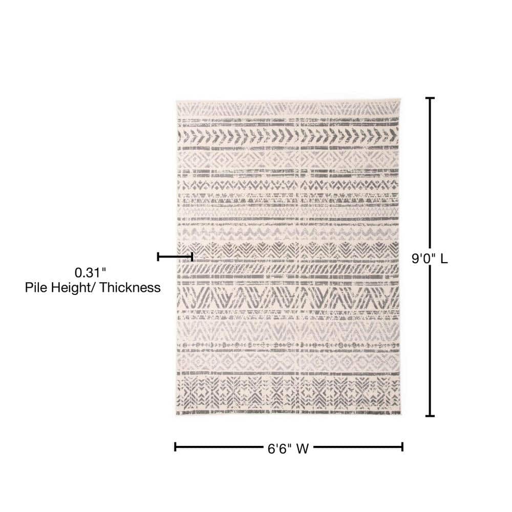 Elegant Geometric Gray Synthetic 6'6" x 9' Area Rug
