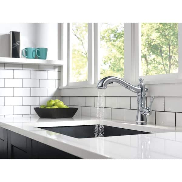 Delta Cassidy Single-Handle Pull-Out Sprayer Kitchen Faucet In