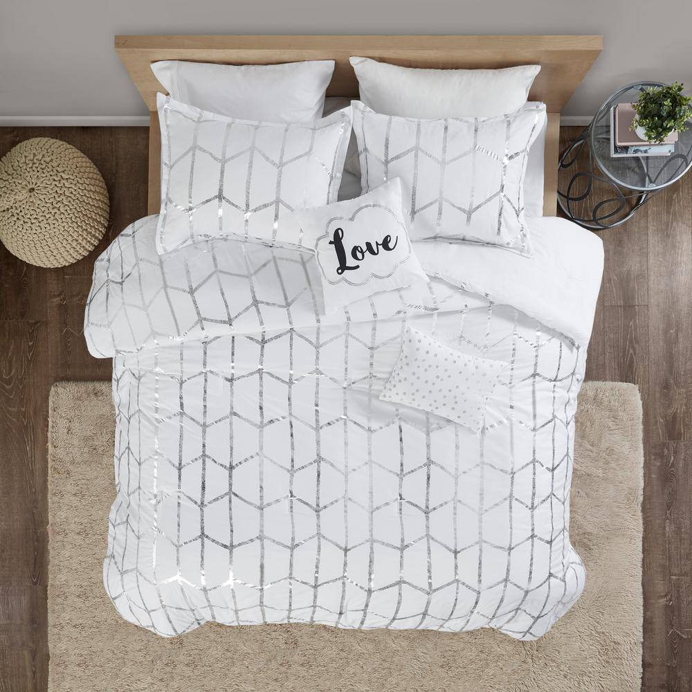 King White and Silver Microfiber Geometric Bedspread Set
