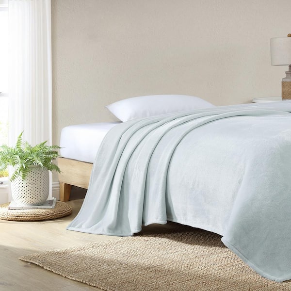 Tommy Bahama TB Solid Light Blue 1-Piece Ultra Soft Plush Fleece Full/Queen  Blanket USHSEE1264253 - The Home Depot