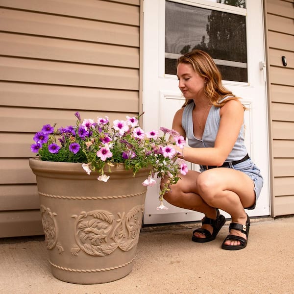 Sunnydaze Arabella 20 in. Beige Outdoor Resin Flower Pot Planter
