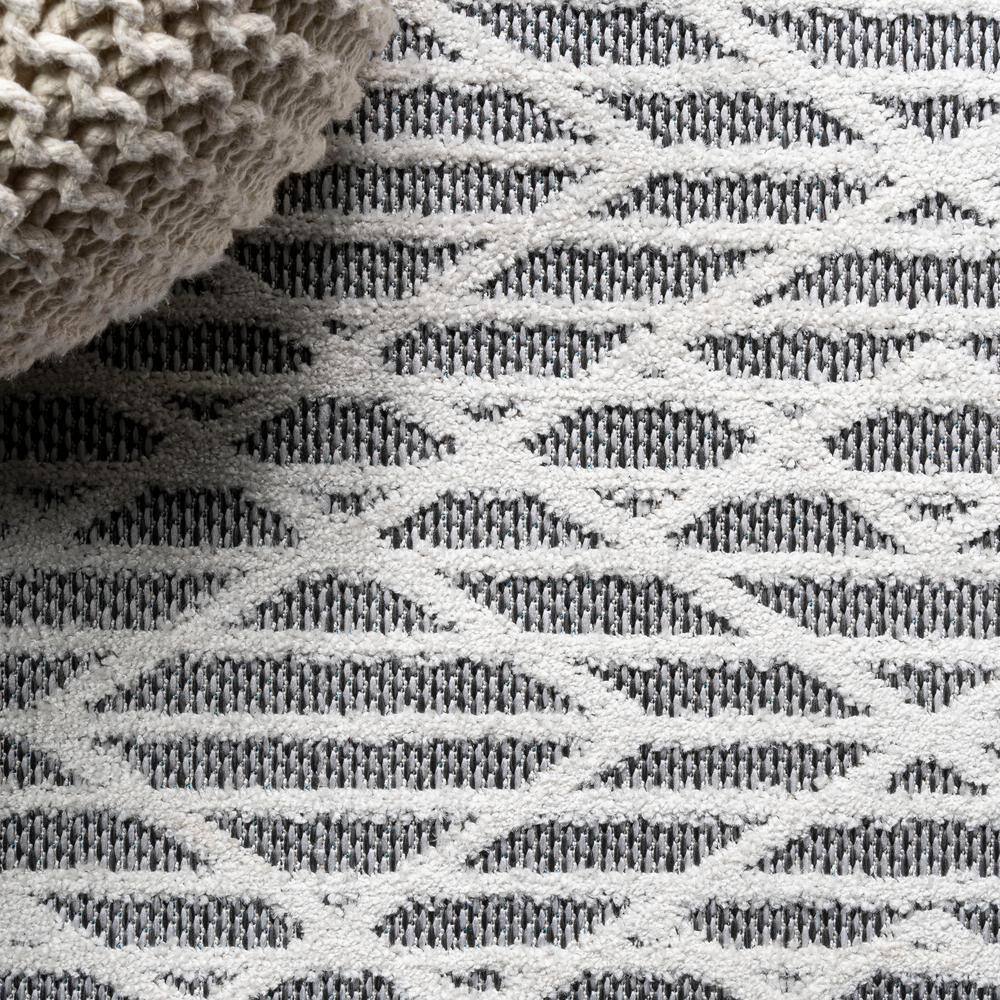 Easy-Care Ivory Diamond Synthetic 5' x 8' Area Rug