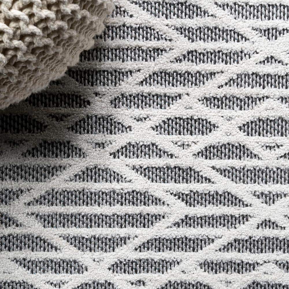 Ivory Diamond Easy-Care Synthetic 8' x 10' Indoor/Outdoor Rug