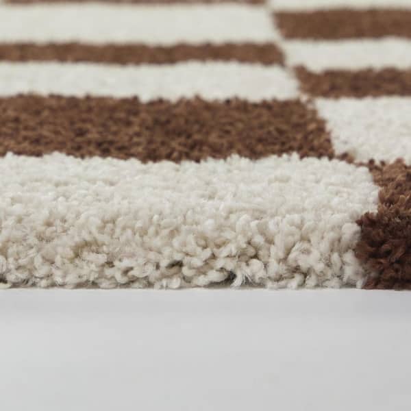 Leslie Cream 5 ft. 3 in. x 7 ft. Checkered Area Rug