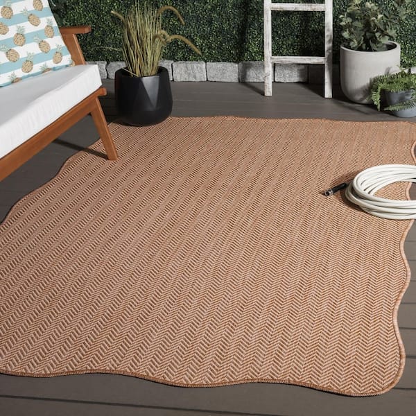 Courtyard 5 ft. x 8 ft. Natural/Cream Chevron Indoor/Outdoor Area Rug