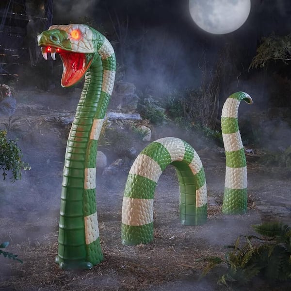 4 ft. Gruesome Grounds Yard Snake