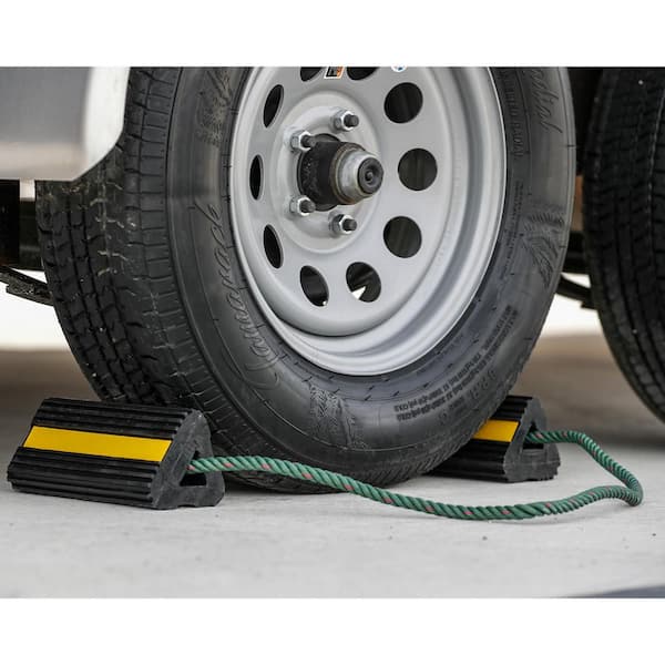 BUYERS PRODUCTS - Rubber Wheel Chock Set 4x4x8 Inch with 3 Foot Rope