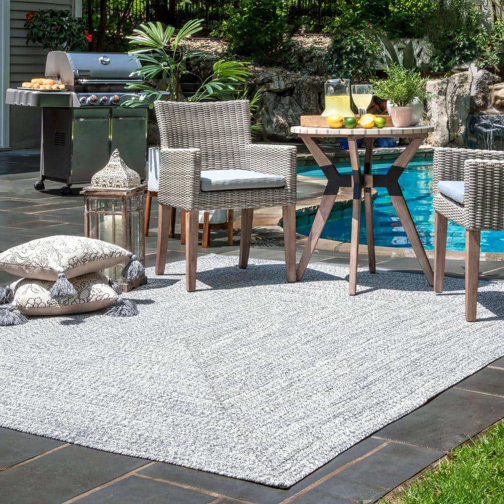 Salt and Pepper Braided Synthetic Indoor/Outdoor 3' x 5' Area Rug