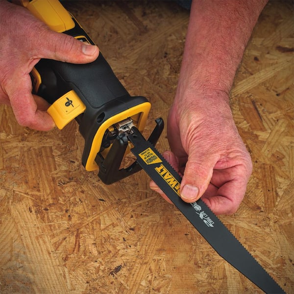 DEWALT 20V MAX XR Cordless Brushless Compact Reciprocating Saw and (1) 20V  6.0Ah Battery DCS367BwDCB206 - The Home Depot