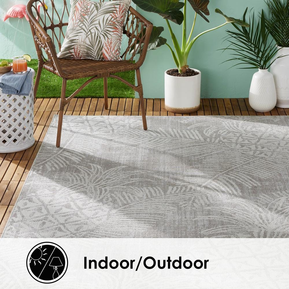 Taupe and Ivory Pineapple 8' x 10' Indoor/Outdoor Rug