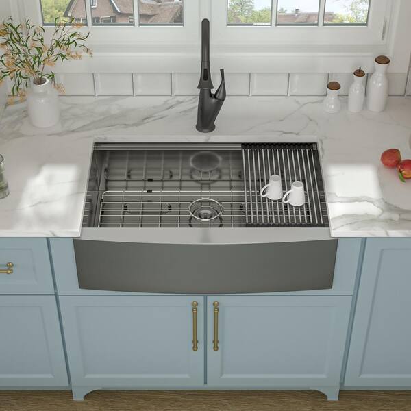 https://images.thdstatic.com/productImages/6fb02be6-778d-4cee-95e8-326a121d6e2d/svn/gunmetal-black-lordear-farmhouse-kitchen-sinks-lmas33219a1-4f_600.jpg