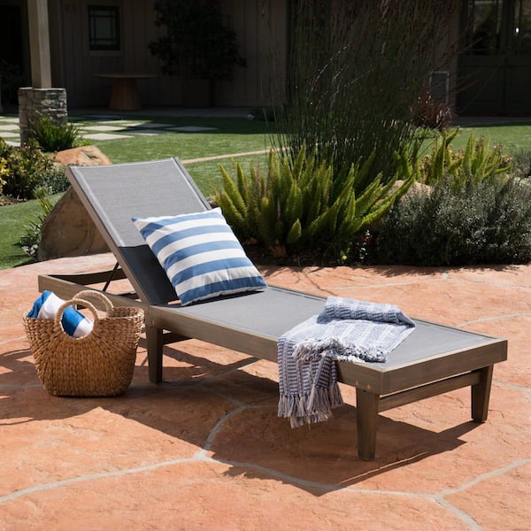 Single Outdoor Acacia Wood Adjustable Lounge Chair With Dark Grey Mesh For Comfort And Durability. for backyard, lawn