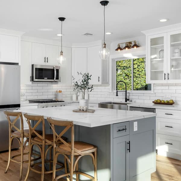 30 in. 300 CFM 900-Watt Over the Range Microwave Oven in Stainless Steel & Modern Handle