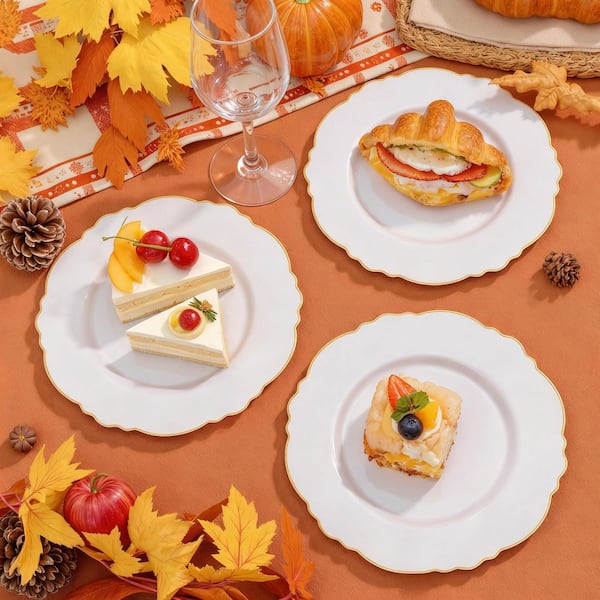 Baroque Glossy Plastic Dinnerware Set (Set of 150), Leak-Free, 30 Guest Gold Plastic Plates, Disposable for Parties