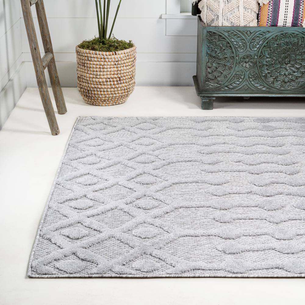 Modern Gray Geometric 8' x 10' Synthetic Area Rug