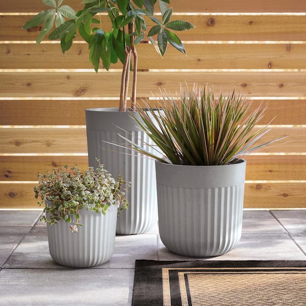 Arlington Fluted Medium Antique Ghost Resin Self-Watering Planter (15 in. L x 15 in. W x 22.5 in. H)