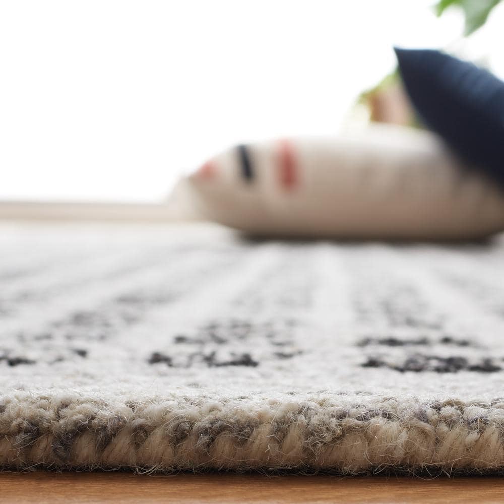 Silver and Black Tufted Wool 6' x 9' Area Rug