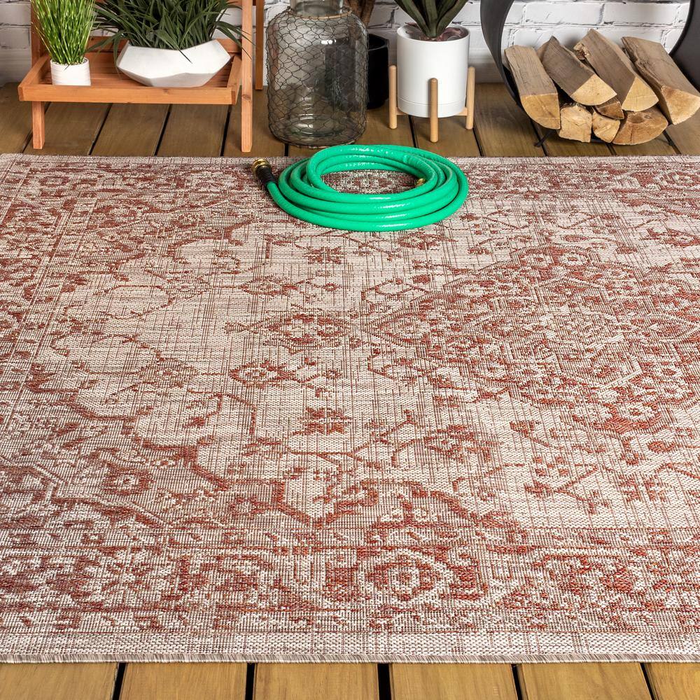 Rozetta 3' x 5' Red and Taupe Synthetic Medallion Area Rug