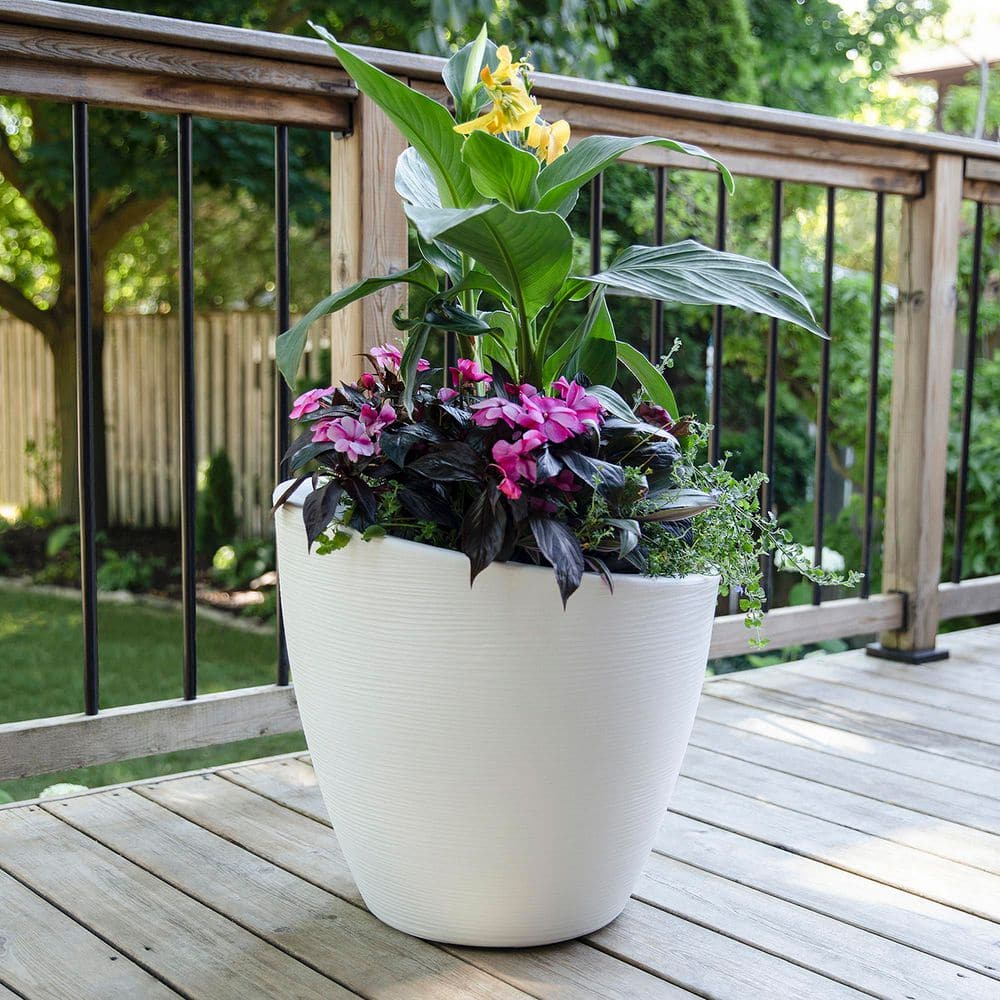 Modesto 22" Grooved White Polyethylene Round Planter