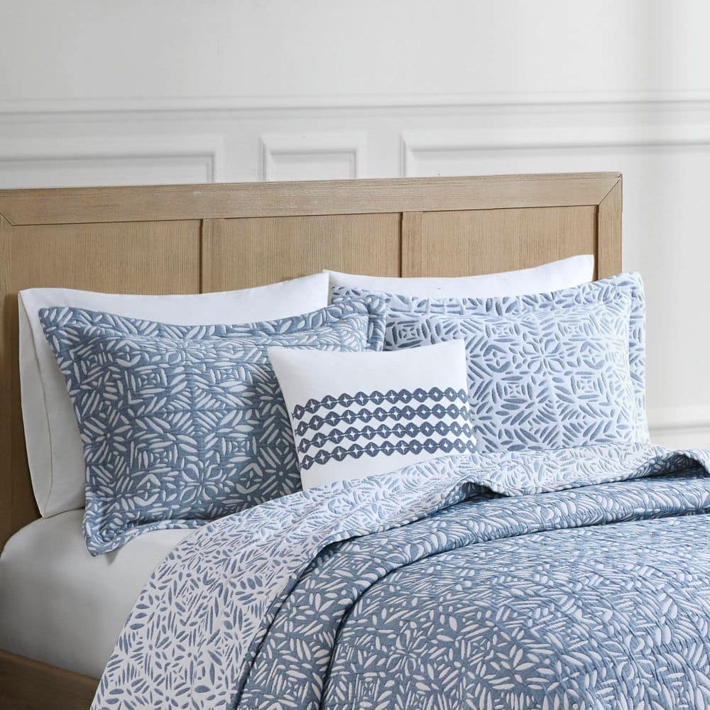 Blue Reversible Cotton Full Quilt Set with Embroidered Pillow