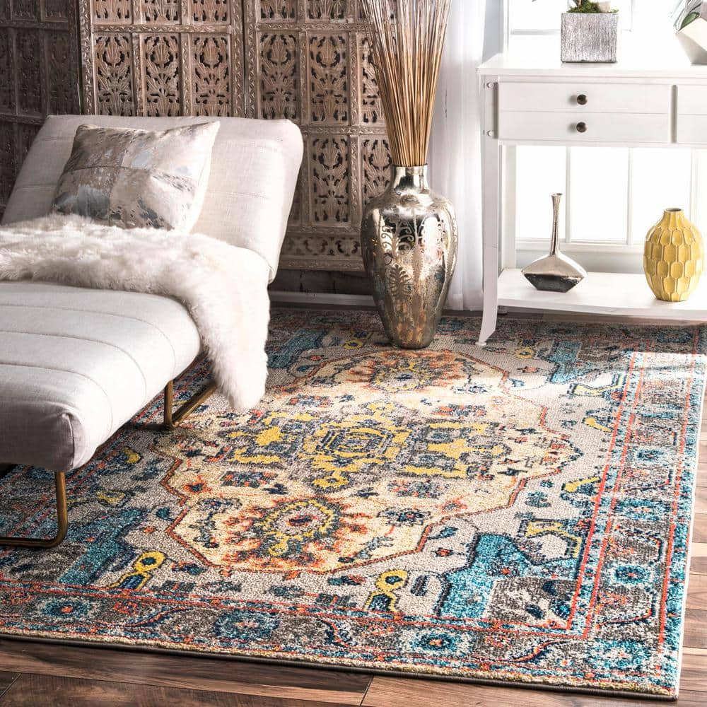 Reversible Gray Medallion 4' x 6' Easy-Care Synthetic Rug