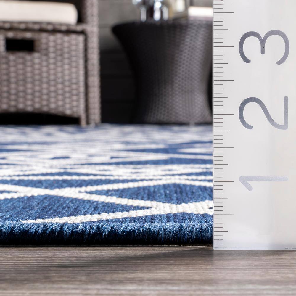 Reversible Aztec Blue Synthetic 4' x 6' Indoor/Outdoor Area Rug