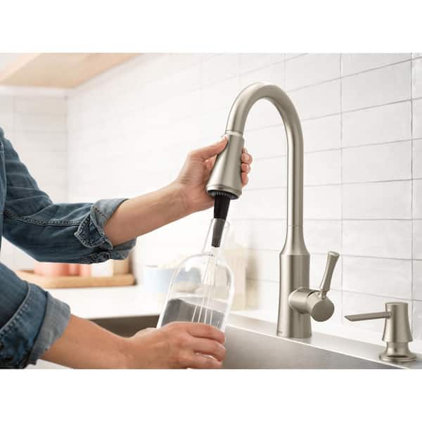 Gewend aan verkenner Kwadrant MOEN Venango Single-Handle Pull-Down Sprayer Kitchen Faucet with Reflex and  Power Clean Attachments in Spot Resist Stainless 87113SRS - The Home Depot