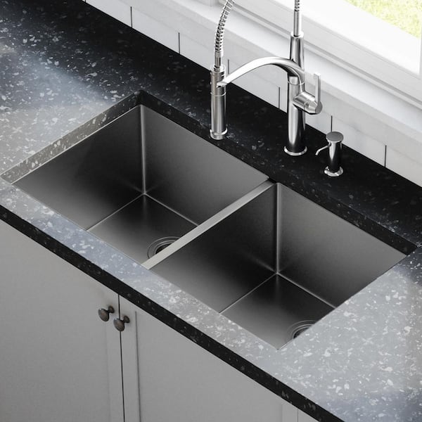 33 in. Undermount Double Bowl 16-Gauge Black Stainless Steel Kitchen Sink Under Counter Kitchen Basin with Bottom Grids