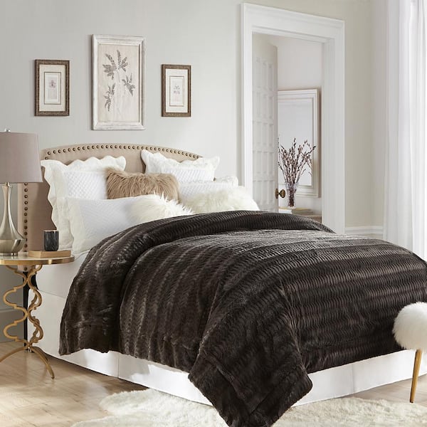 swift home Stylish Chocolate Mink Embossed Faux Fur Reverse to Micomink King Blanket