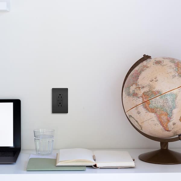 radiant 15 Amp 125-Volt Tamper-Resistant Duplex Outlet with Ultra-Fast 6A PLUS 30W Power Delivery USB C/C, Black