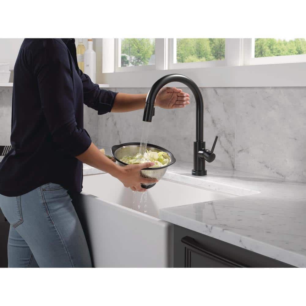 Matte Black Touchless Kitchen Faucet with Pull-out Spray
