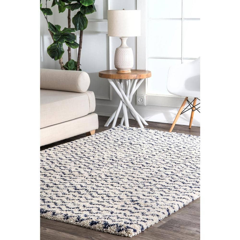 Navy and White Chevron Shag Area Rug, 5' x 8'