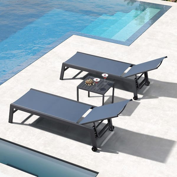 Aluminum Dark Grey Frame Metal Outdoor Chaise Lounge Patio Lounge Chair with Side Table and Wheels, Indigo