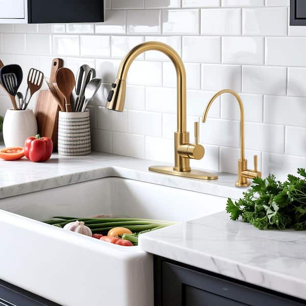 15.6 in. Single Handle Pull Down Sprayer Kitchen Faucet with 360° Spout Swivel in Brushed Gold