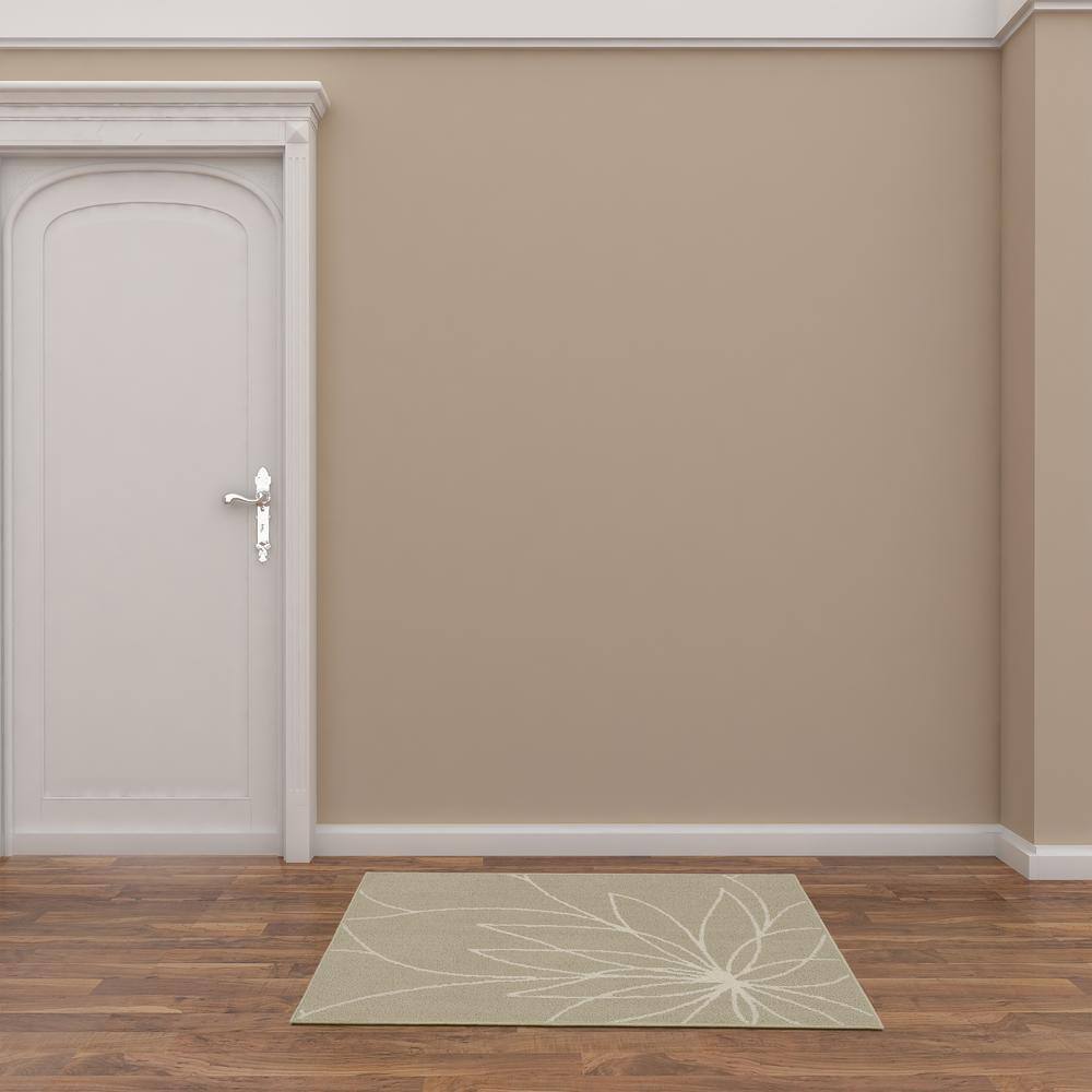Grand Floral Tan/Ivory Tufted Polypropylene Rectangular Area Rug