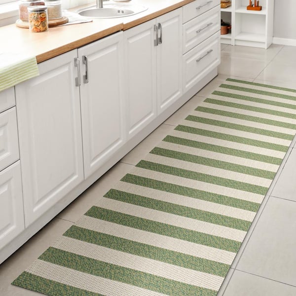 JONATHAN Y Negril Two-Tone Wide Stripe Green/Cream 2 ft. x 8 ft. Indoor/Outdoor Runner Rug