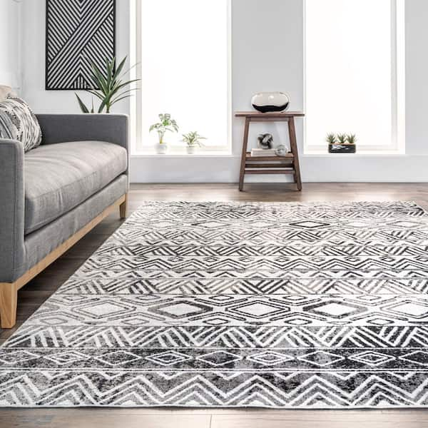 https://images.thdstatic.com/productImages/70f960a7-46fe-5cf1-a84c-8ab110540112/svn/gray-nuloom-area-rugs-lpkv05a-508-31_600.jpg