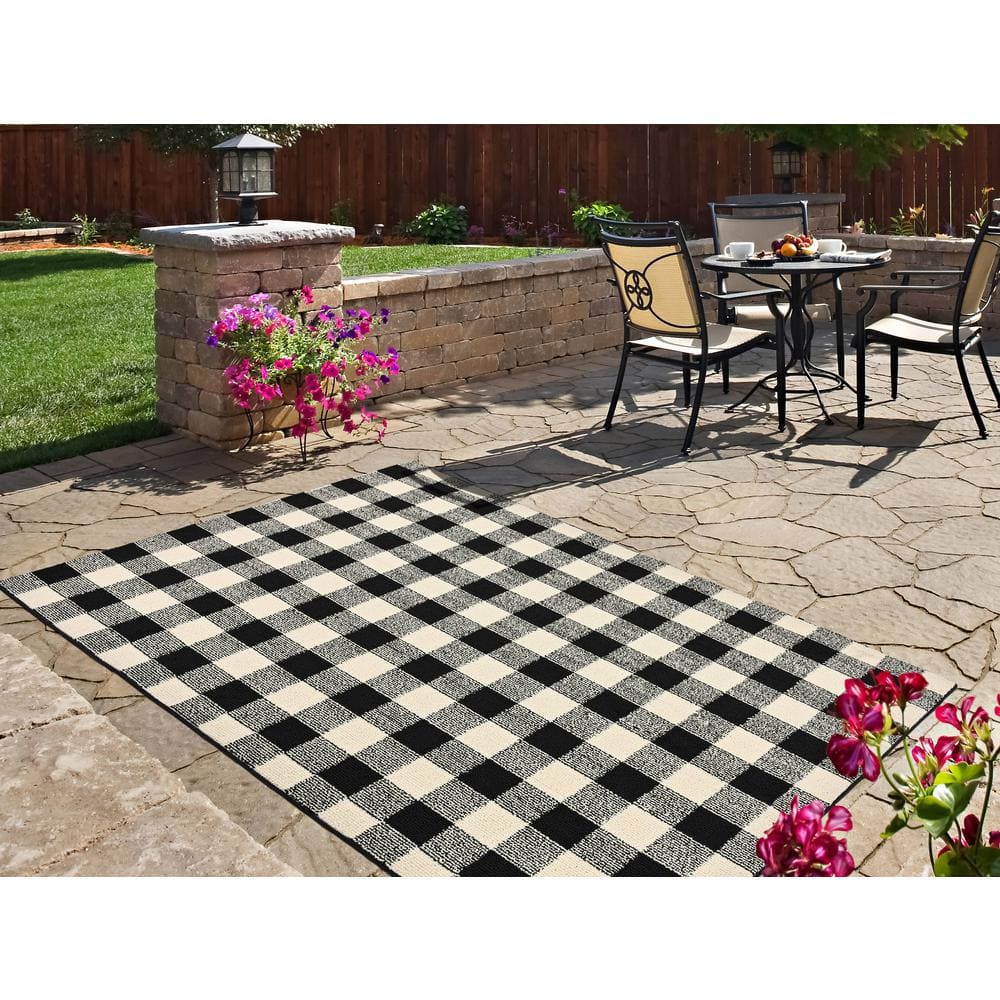 Modern Farmhouse 5' x 7' Tufted Buffalo Plaid Rug in Black/Ivory