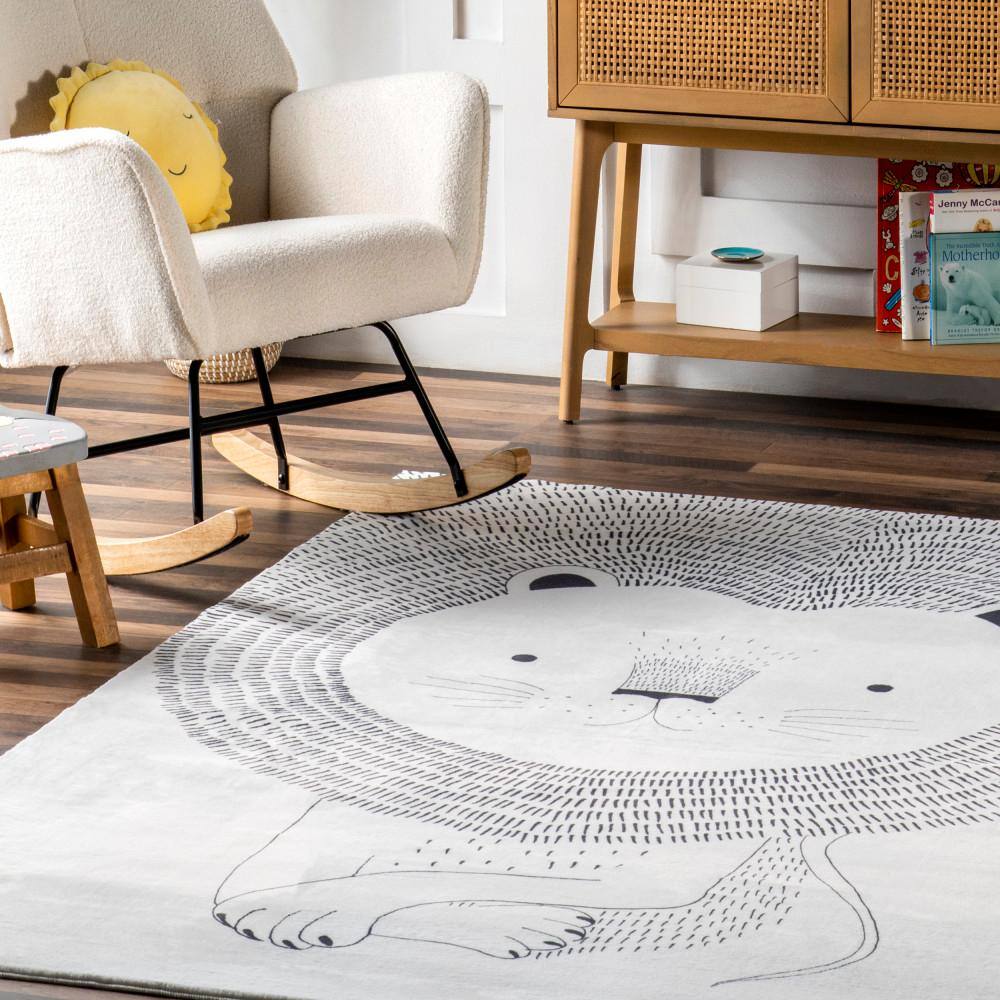 Kinslee Light Gray Lion Graphic 3' x 5' Machine Washable Kids Area Rug