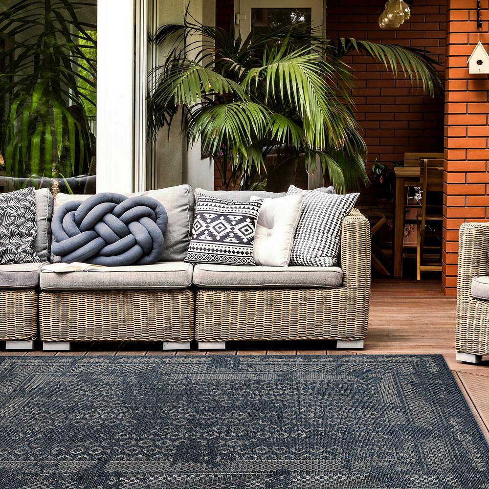 Blue Geometric Synthetic Flat Woven 5' x 7' Area Rug
