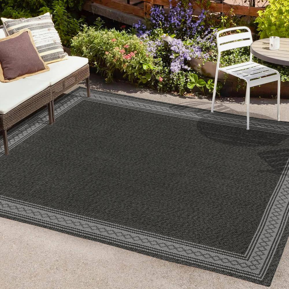 JONATHAN Y Lucia Classic Diamond Border Black/Gray 4 ft. x 6 ft. Indoor ...