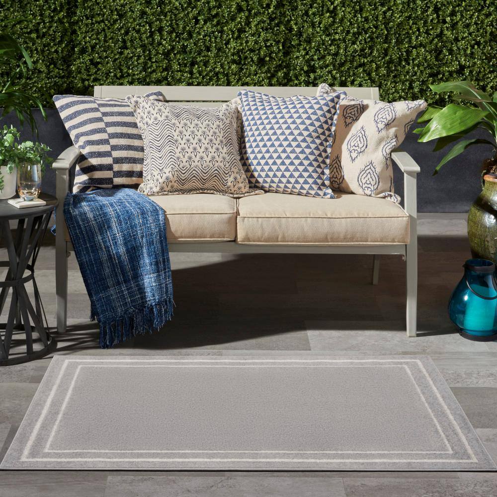 Grey/Ivory 2' x 4' Stain-Resistant Synthetic Area Rug